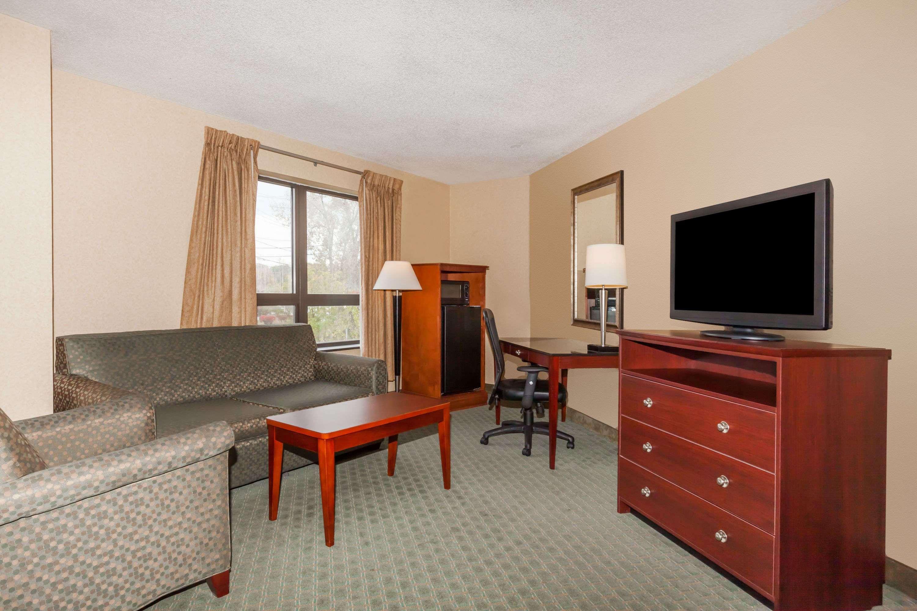 Days Inn By Wyndham Utica Exterior photo