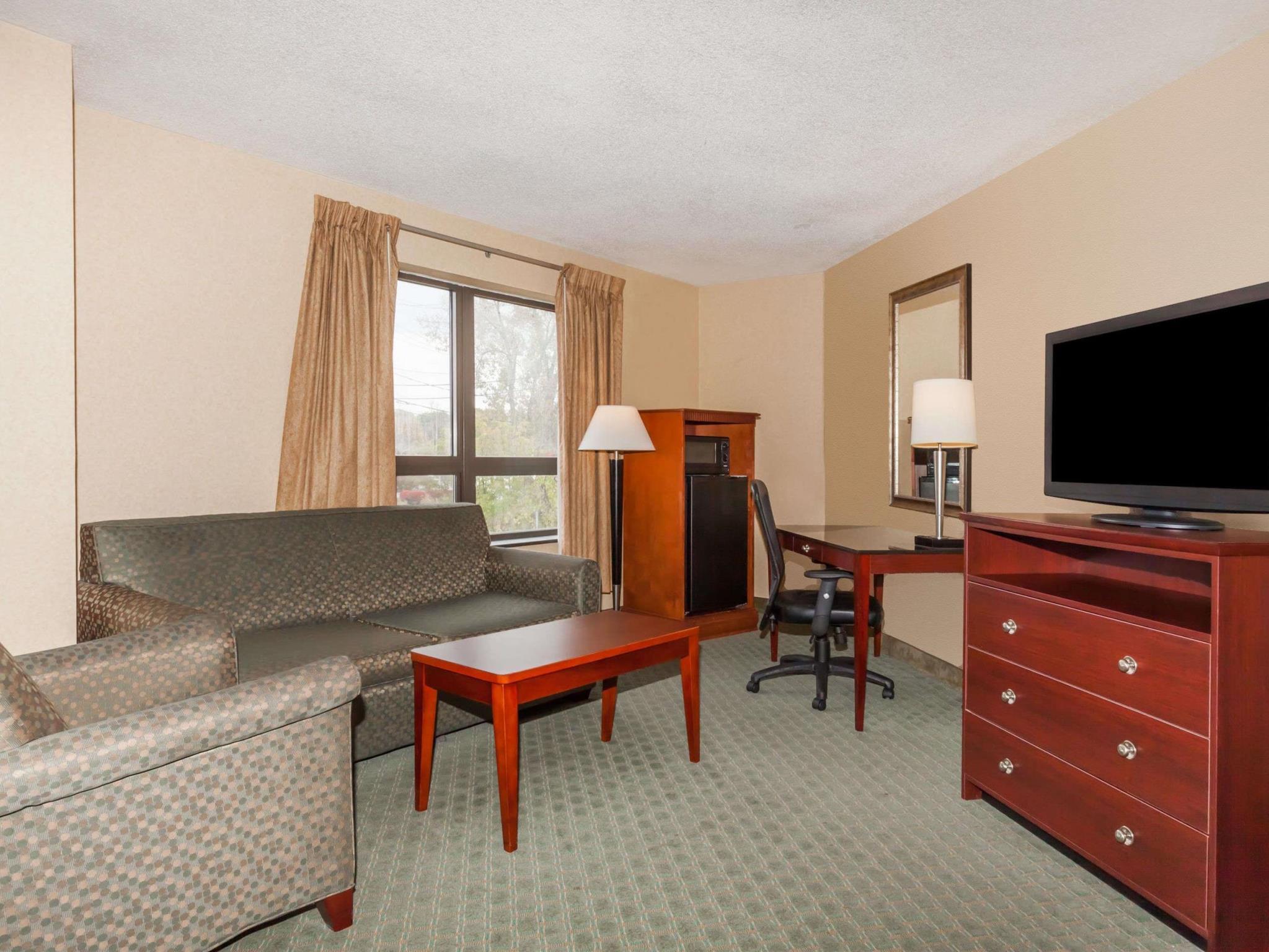Days Inn By Wyndham Utica Exterior photo