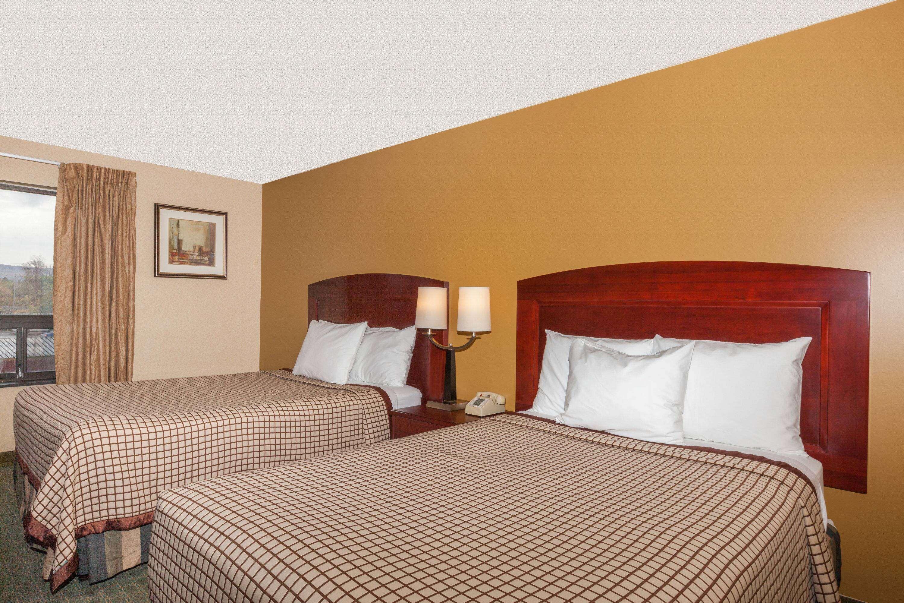Days Inn By Wyndham Utica Exterior photo