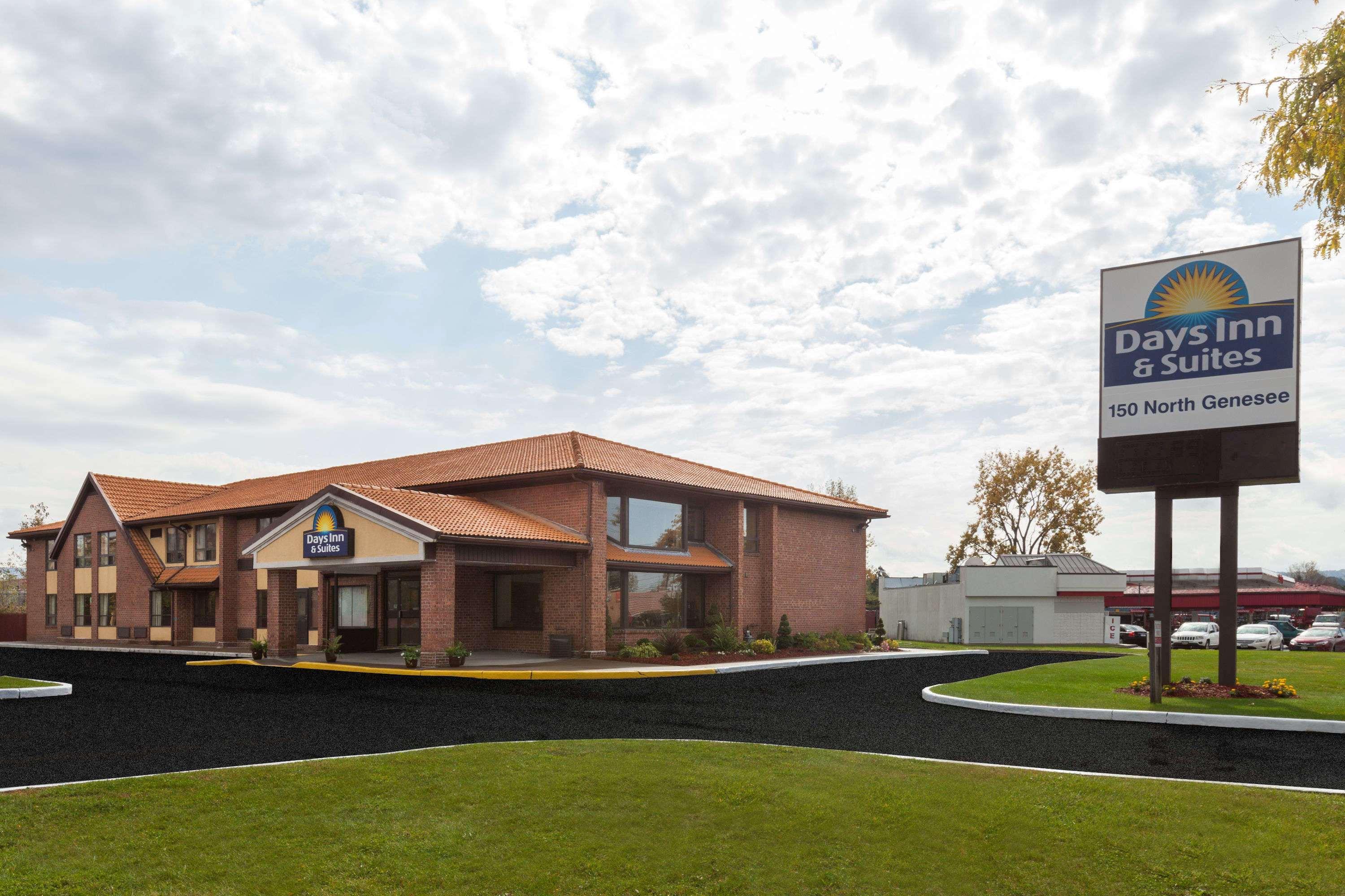 Days Inn By Wyndham Utica Exterior photo