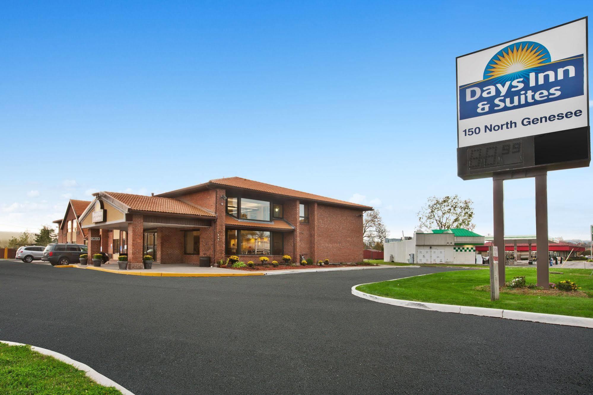 Days Inn By Wyndham Utica Exterior photo